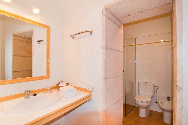 Room 15 of 34