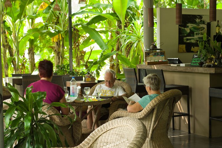 Lounge 40 of 49