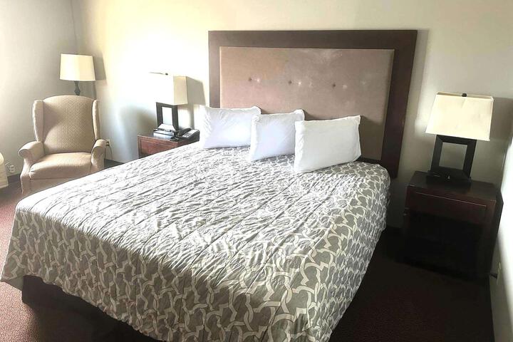 1 King Bed (1 of 5)
