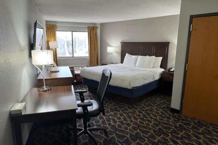 2 Queen Beds (1 of 5)