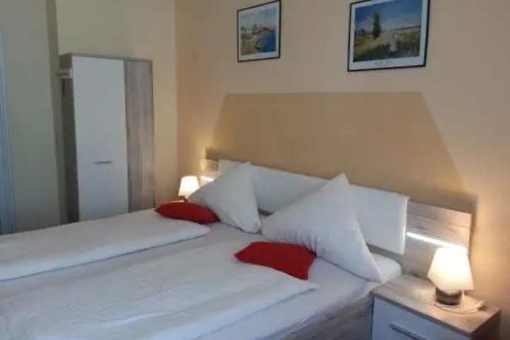 Room 2 of 5