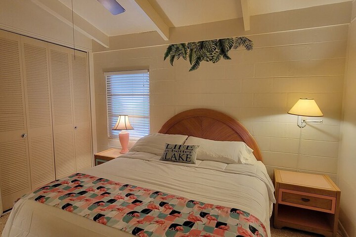 Tropical Resort &  Marina on Lake Beresford in DeLand, FL