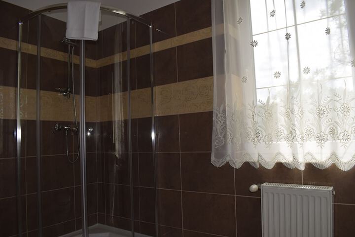 Room 2 of 71