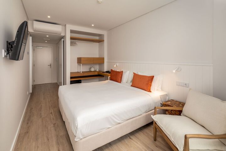 Room 7 of 40