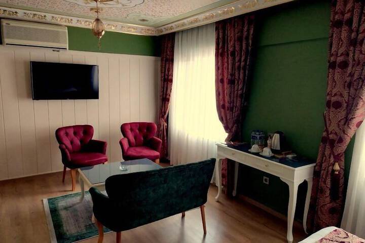 Room 5 of 33