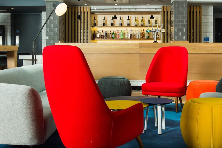 Lounge 70 of 84