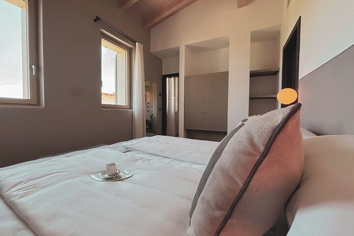 Room 12 of 108