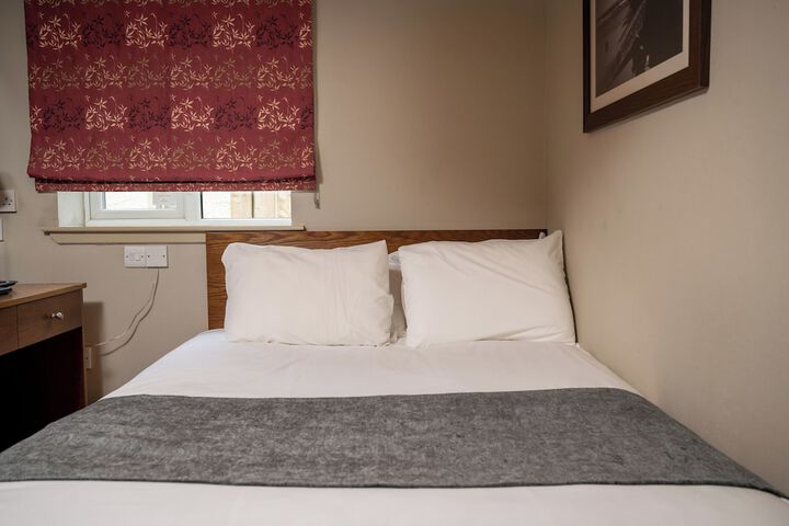 Room 6 of 25