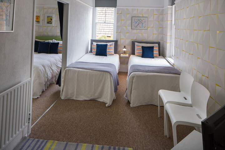 Room 2 of 49