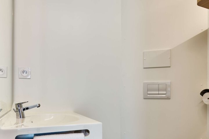 Room 15 of 31