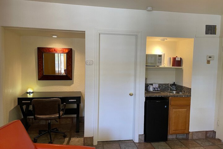 Room 6 of 30