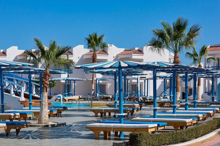 Hotel with Pool
