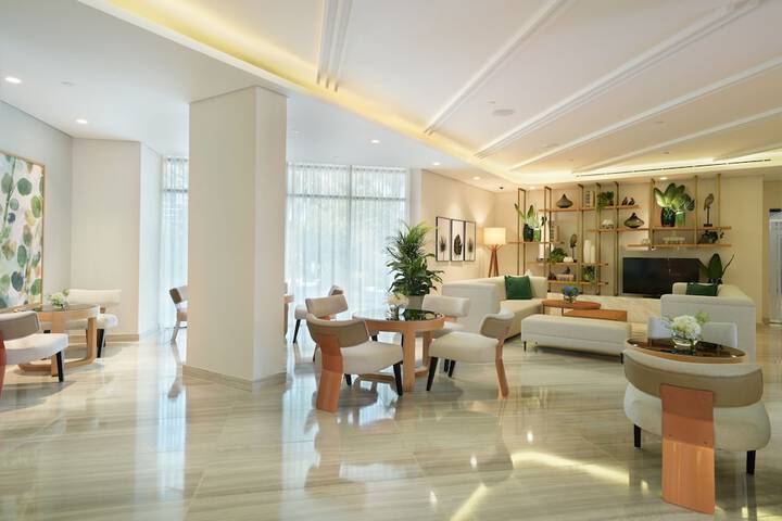 Entrance & Lobby
