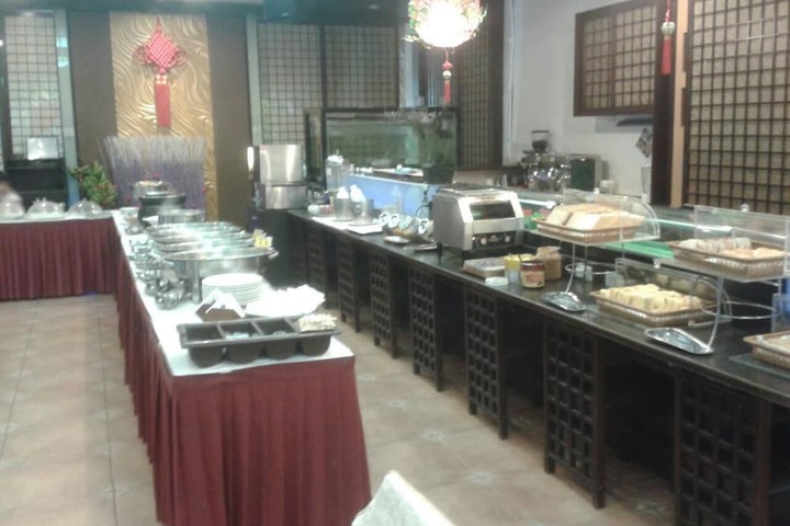 Dining 36 of 43