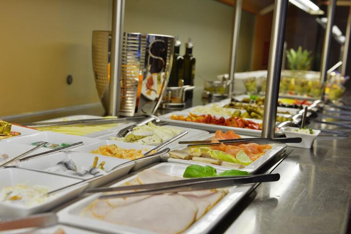 Dining 40 of 54