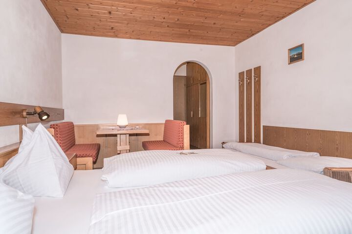 Room 2 of 27