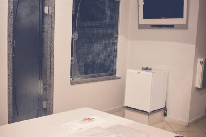 Room 35 of 62