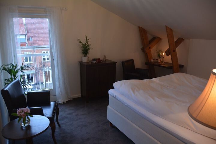 Room 16 of 50