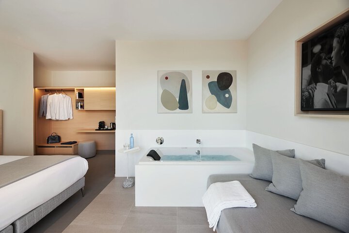 Room 11 of 46