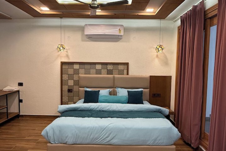 Room 4 of 95
