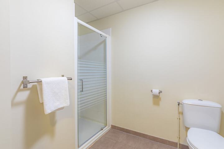 Room 33 of 38