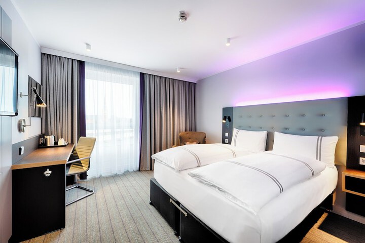 Room 10 of 38
