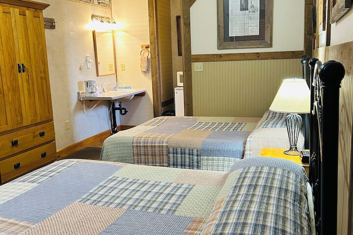 Room 27 of 64