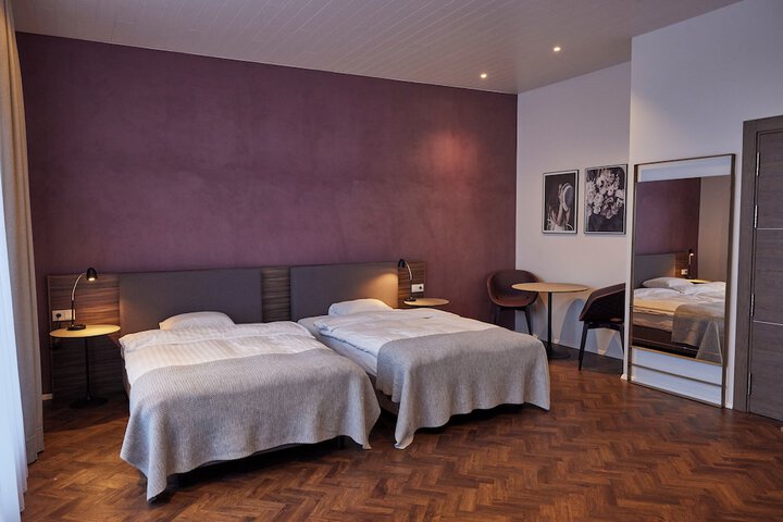 Room 4 of 89