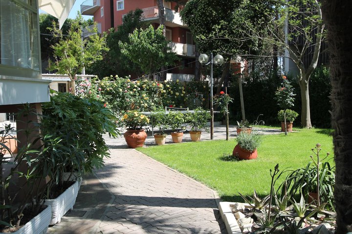 Hotel Exterior 49 of 53