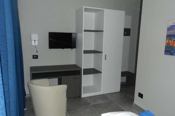 Room 2 of 17