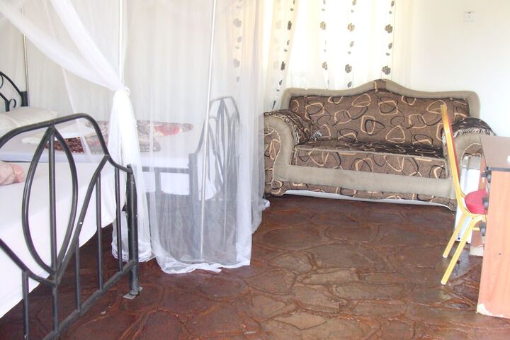 Room 6 of 30