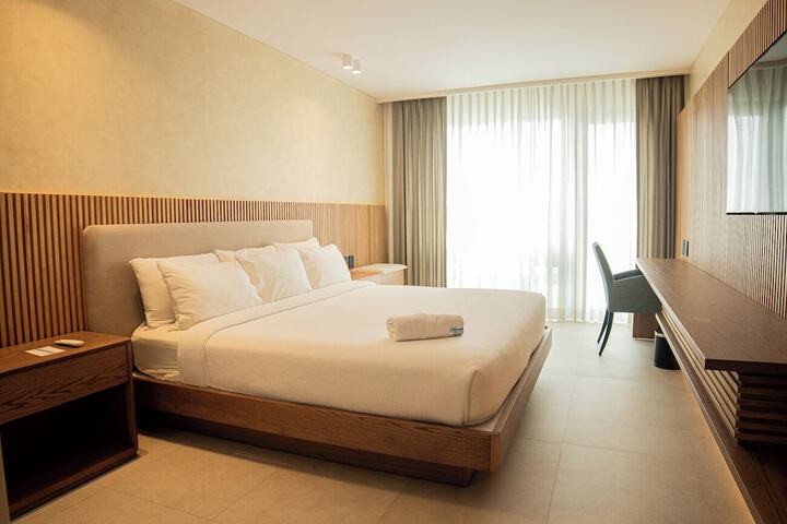 Room 6 of 77