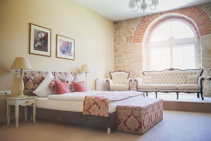 Room 10 of 48