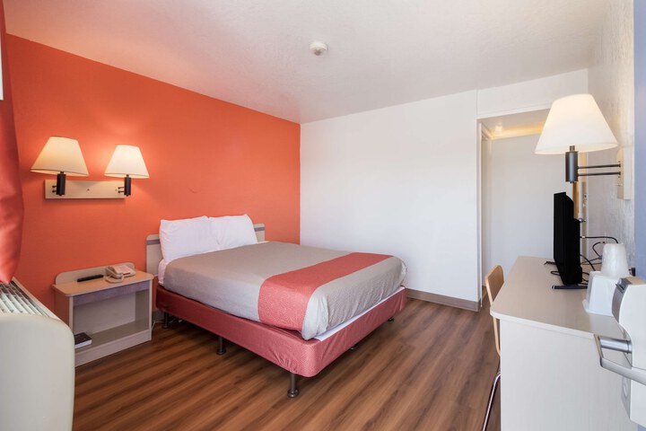 Room 18 of 39
