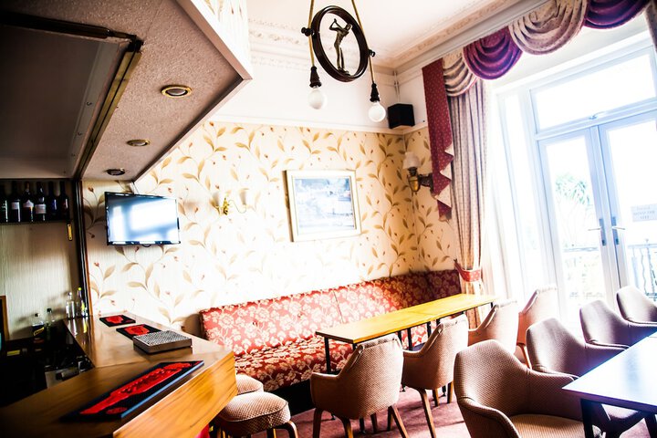 Lounge 45 of 70
