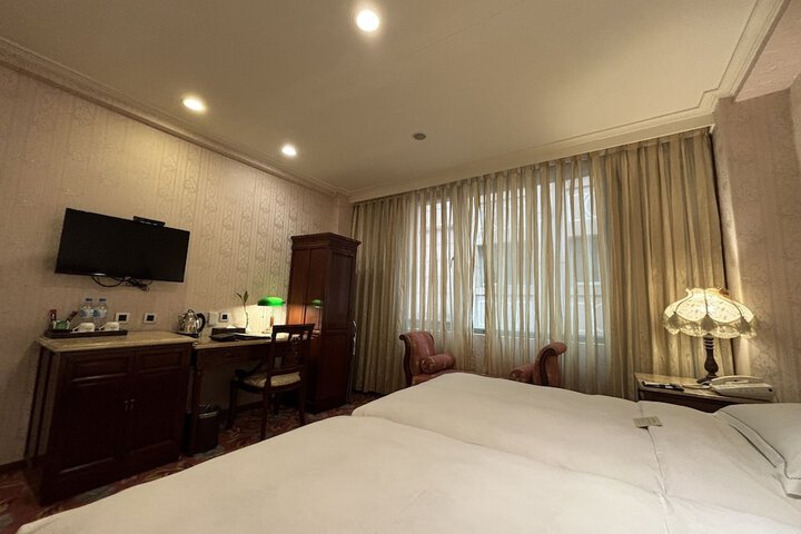 Room 37 of 216