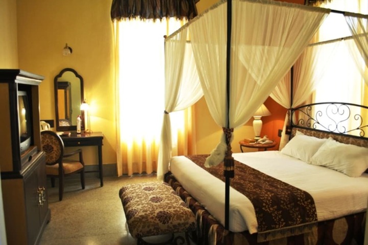 Room 12 of 42