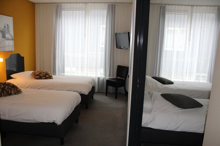 Room 7 of 33