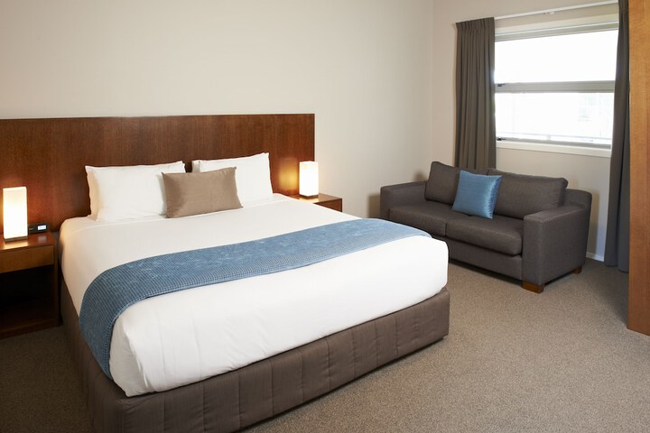 Room 5 of 18