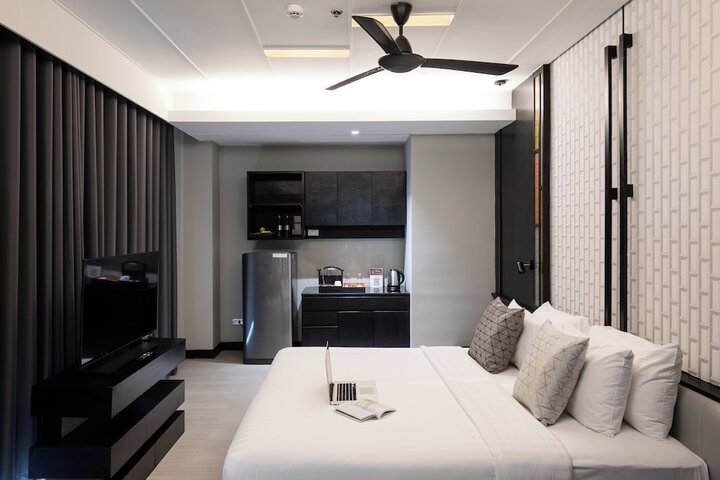Room 9 of 93