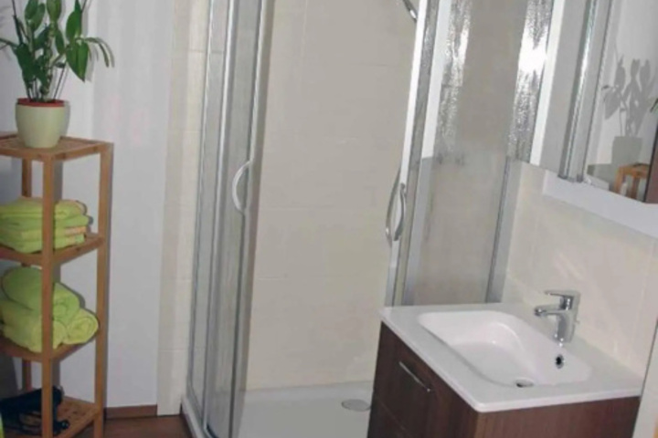 Room 4 of 15