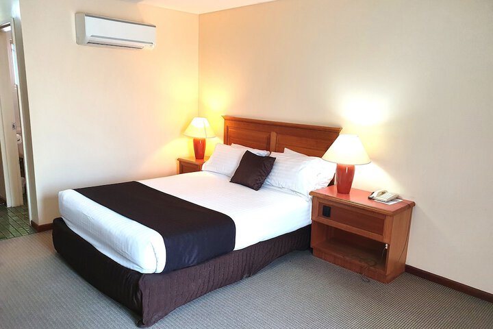 Room 27 of 68