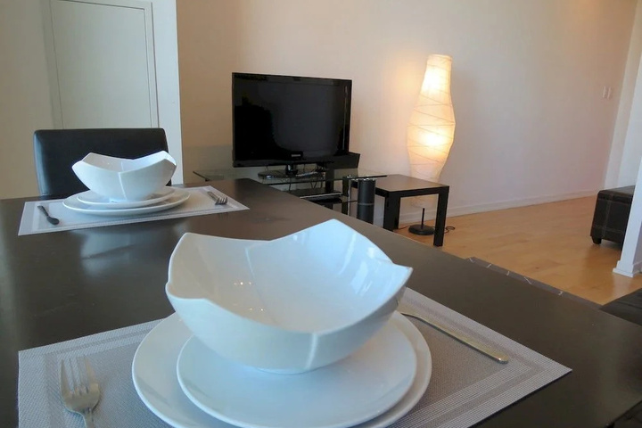 Toronto Suite Rentals - Maple Leaf Sq.