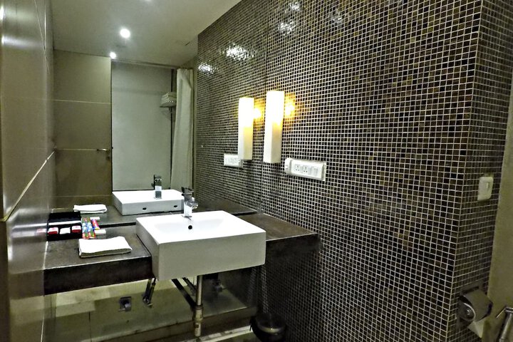 Room 30 of 49