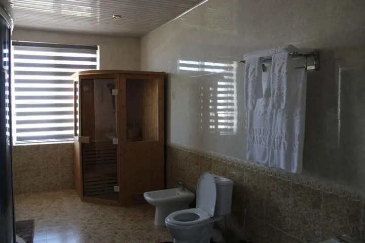 Room 16 of 25