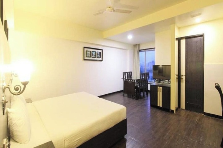 Room 8 of 38