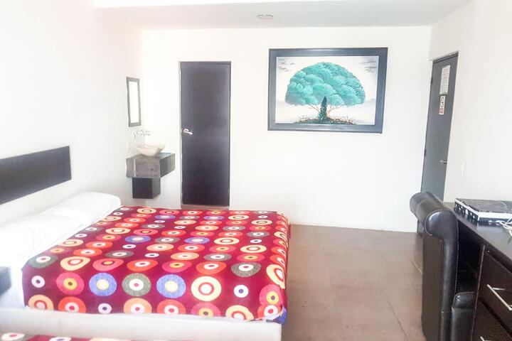Room 4 of 33