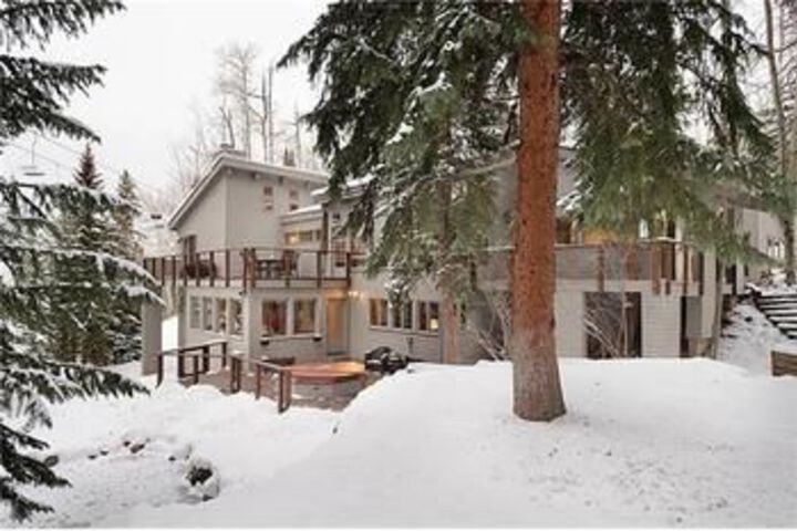 Exterior of Creek Lane Crossing by First Choice Property Management