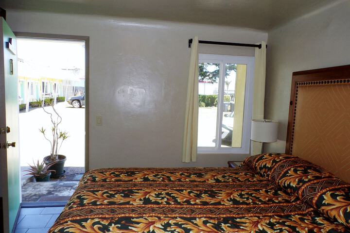 Room 6 of 101