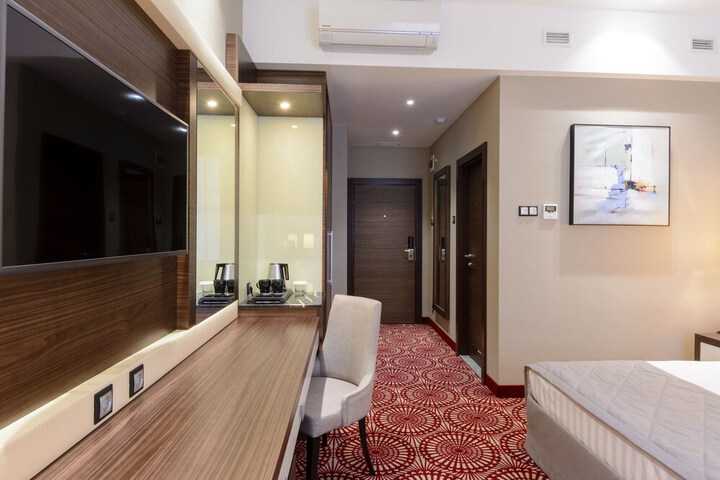 Room 25 of 61